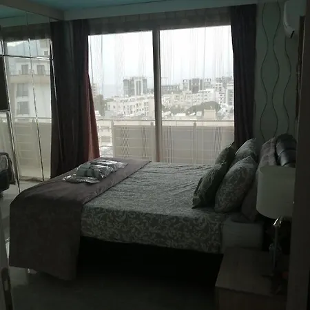 Aqua Royal Alexus Luxury 아파트 키레니아