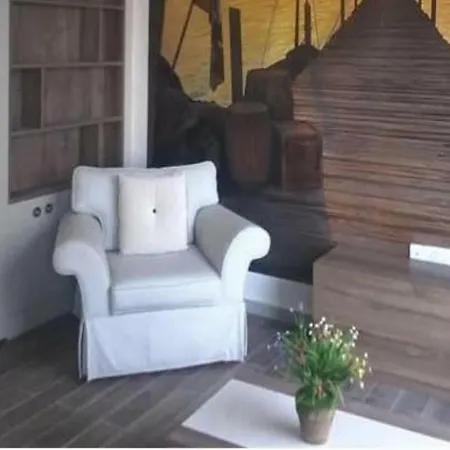 Aqua Royal Alexus Luxury アパート キレニア