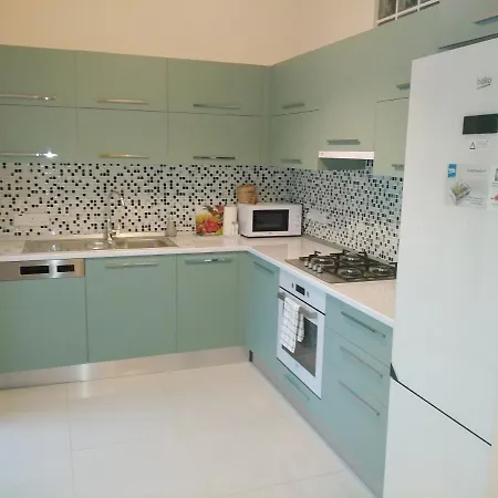 Aqua Royal Alexus Luxury アパート キレニア