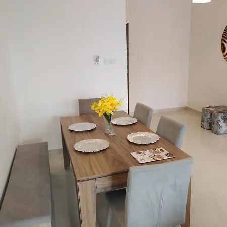 Aqua Royal Alexus Luxury アパート